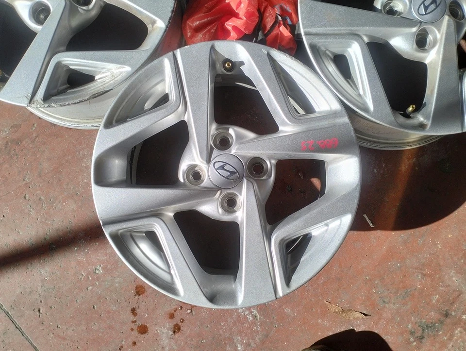 CERCHI Hyundai i10 3 serie 2021 N. 4  In lega  4  FORI 15"  6J  H2 ET 48 AB9492 - Imagen 3 de 4