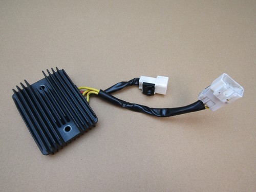 Piaggio Vespa GTS Yacht Club 300 2018 9,757 miles regulator rectifier (5854) - Picture 1 of 7