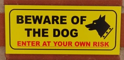 Warnschild „Vorsicht Vor Dem Betreten – Hunde Auf Eigene Gefahr“ – Gelb, Wetterfest, Aus UK
