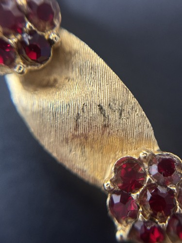 Pulsera CORONA TRIFARI Flor Tono Dorado Cinta Piedra Roja - Imagen 4 de 23