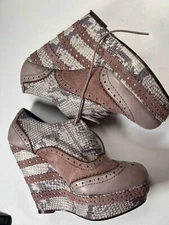 Poetic Licence Funky Wingtip Wedge Shoes Size Eur 39.5 USA 9.5  pink animal heel