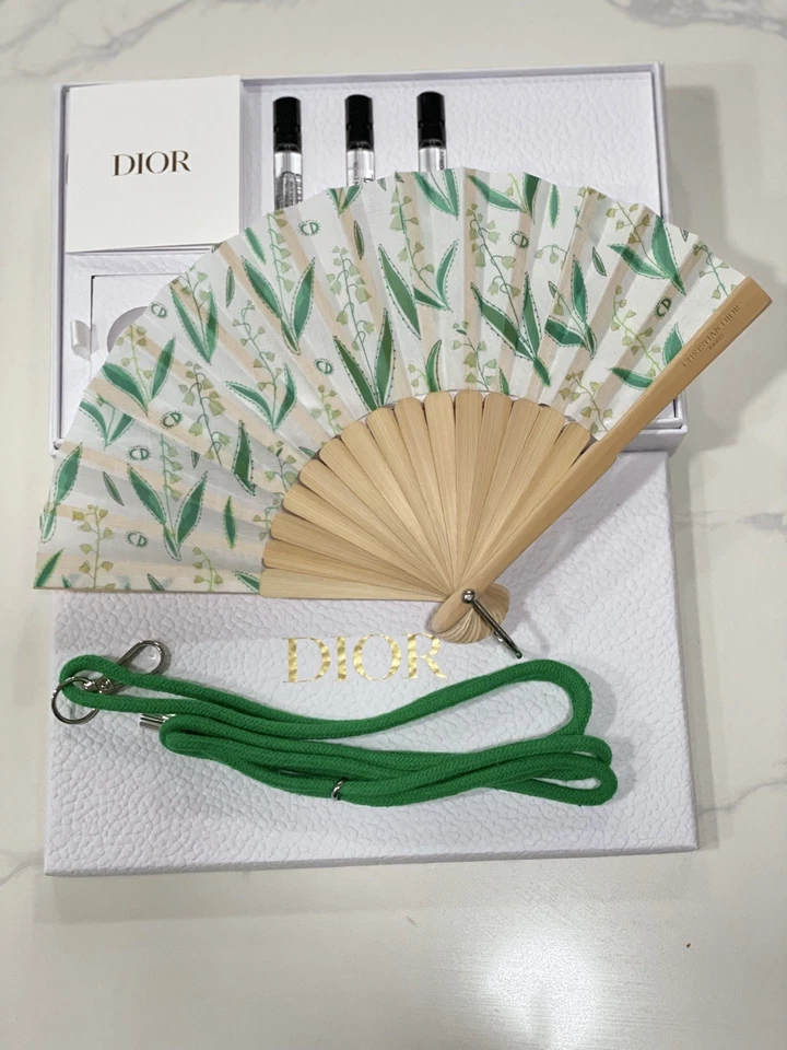 Набор вентиляторов Dior Beauty GWP с 3 флаконами Lucky 🍀 духи. В коробке - Изображение 3 из 3