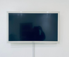 Samsung 32” SMART LED TV – White Frame Rare Includes Wall mount