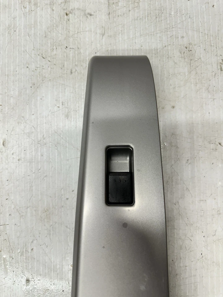 2006-2010 Mazda 5 OEM Front Right Passenger RH Door Window Switch Bezel T21 - Image 2 of 4