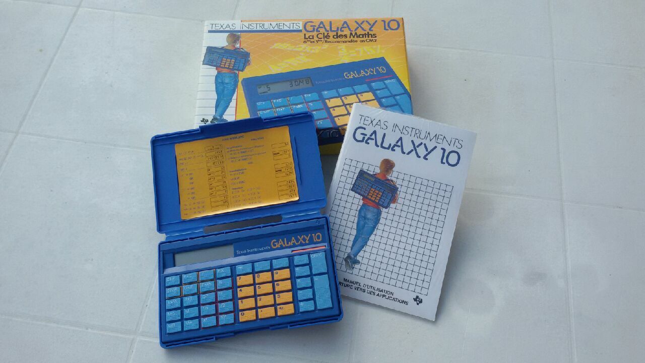 Calculatrice Texas Instruments Galaxy 10 pour étudiants et nostalgiques de mathématiques