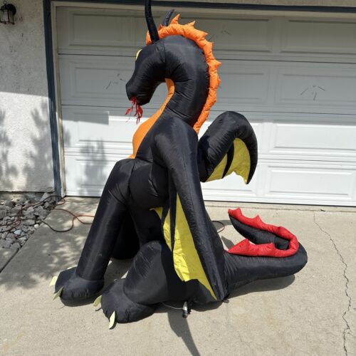 Halloween Dragón Negro con Alas Animadas Autoinfla Truco o Trato - Imagen 5 de 12