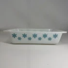 Pyrex White & Turquoise Snowflakes 2 QT Space Saver Casserole Dish 575-B Vintage