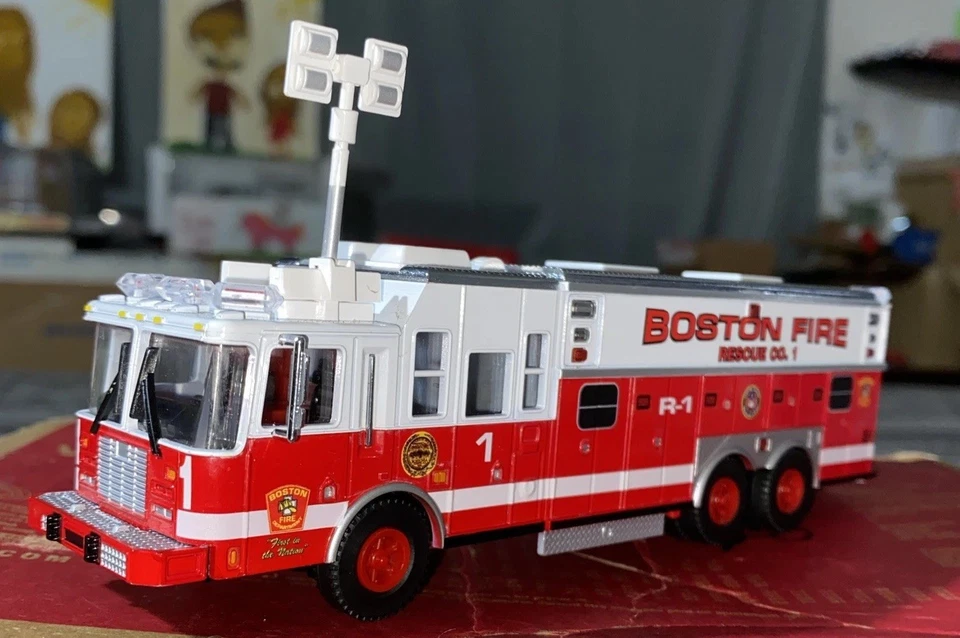 Kitbash 1:64 Code3 Saulsbury Heavy Rescue Boston Fire Department Rescue 1 Custom - Image 4 of 4
