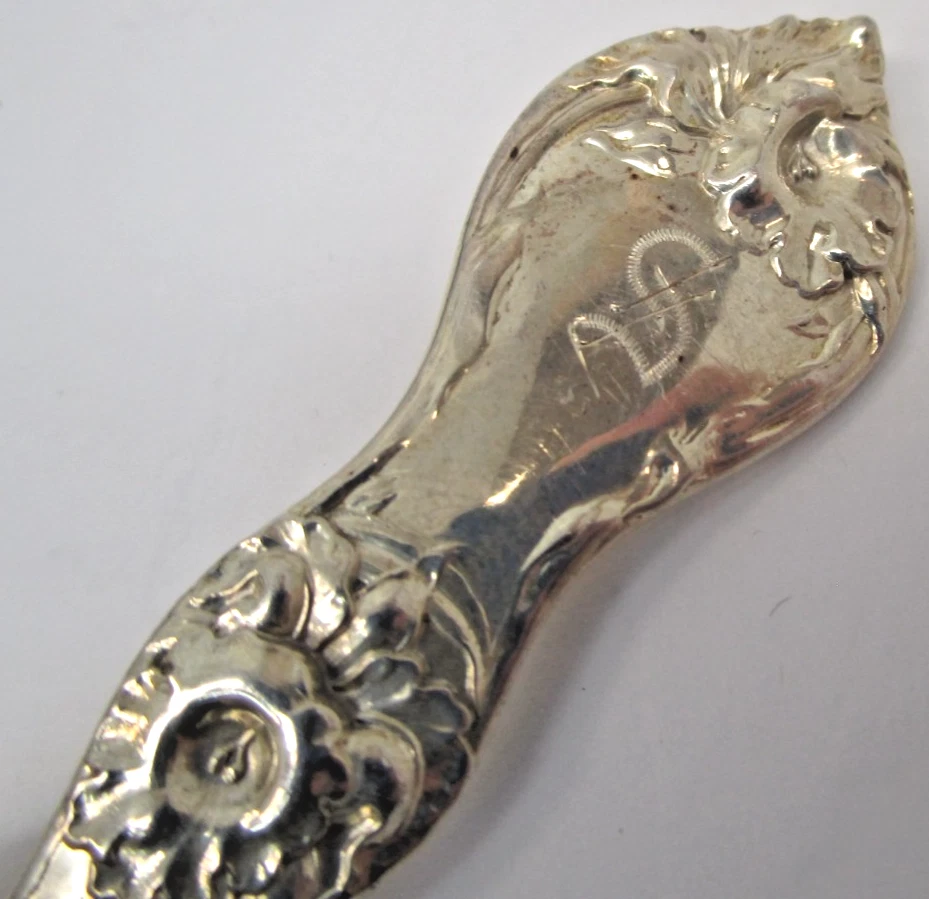 Antiguo cuchillo de pescado de plata esterlina Reed & Barton Les Cinq Fleurs con monograma Foto 2 de 4