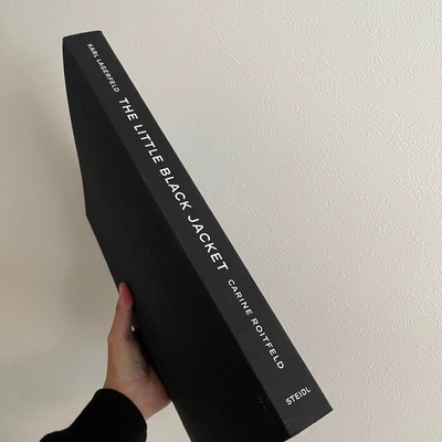 アート・デザイン・音楽 CHANEL THE LITTLE BLACK JACKET by STEIDL The Little Black Jacket First Edition – CHANEL Exhibitions