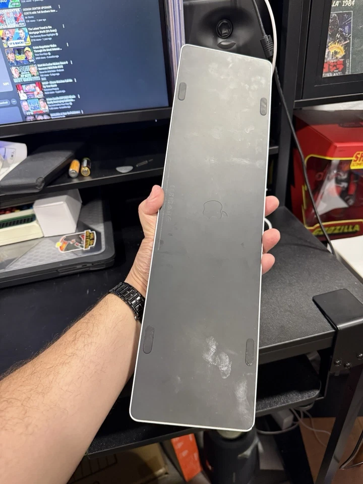 Apple Black Magic Keyboard A2520 w/ Touch ID and Numeric Keypad MK2C3LL/A - Image 3 of 4