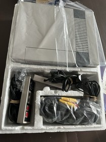 Consola Nintendo NES Control Deck System Completa En Caja Excelente Forma Con Manuales