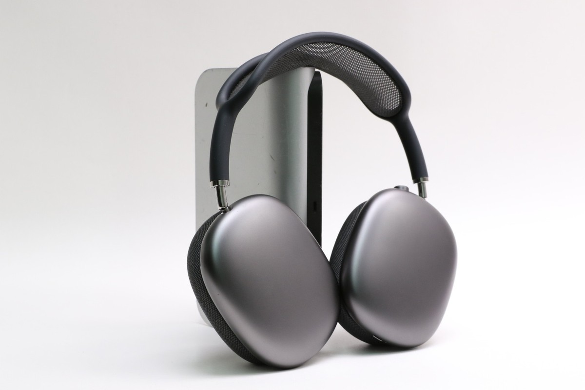 Apple AirPods Max Lightning (Space Gray) MGYH3AM/A w/ Smart Case