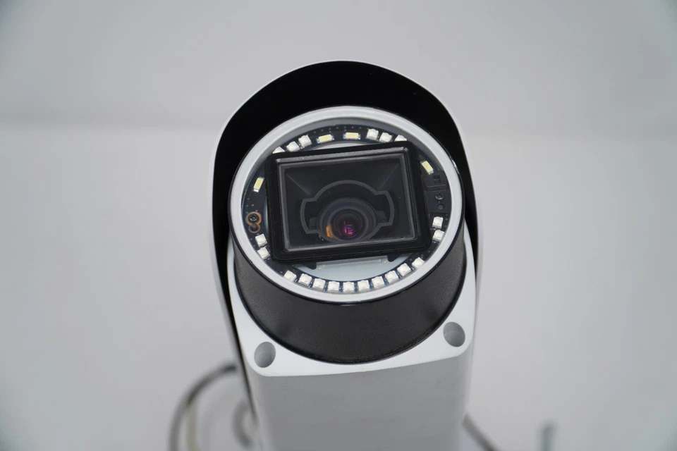 Sony Bullet Camera + IR and White LED -SNC-VB642D Full HD, DAMAGED SDI CABLE - Image 3 of 4