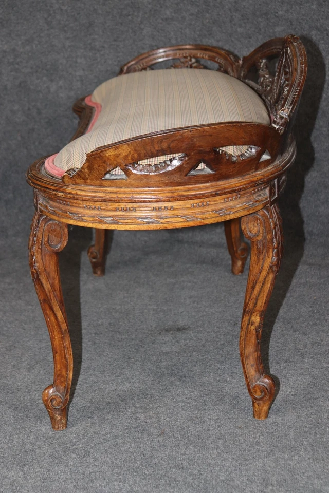 Napoleanic French Carved Walnut Louis XV Style Window Boudoir Bench Circa 1920 - Image 4 of 4