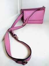 Borsa Henri Bendel rosa 2 pezzi a tracolla usata in ottime condizioni tutte le misure mostrate