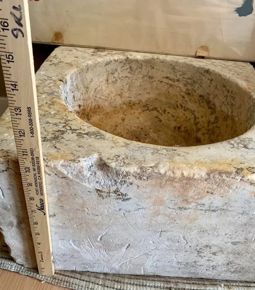 Antigua cuenca de piedra tallada de finales del siglo XVIII-XIX. excavada de mediados del siglo XIX Foto 4 de 4