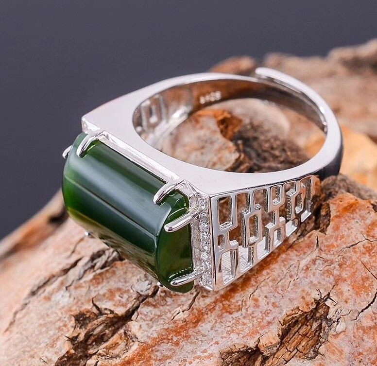 Elegante anillo para hombre de plata de ley 925 con circonita cúbica blanca con forma de cabujón Foto 4 de 4