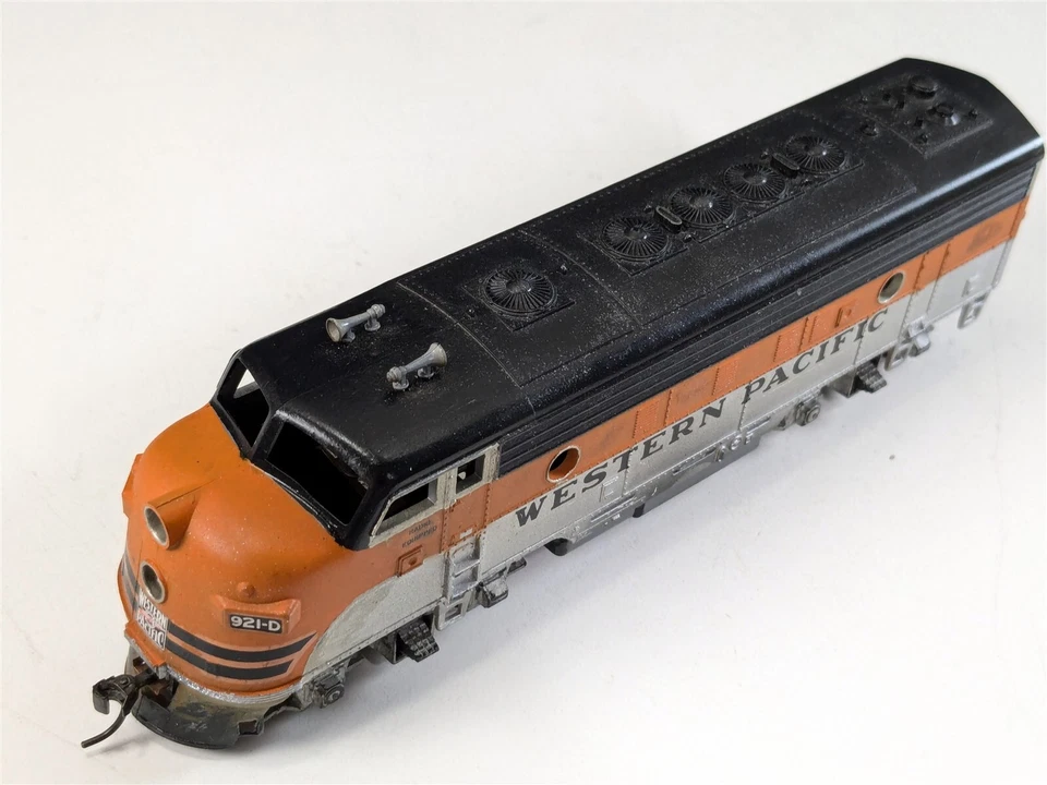 Athearn Custom 921-D Western Pacific F7A Powered Diesel Locomotive HO Scale - Image 2 of 4