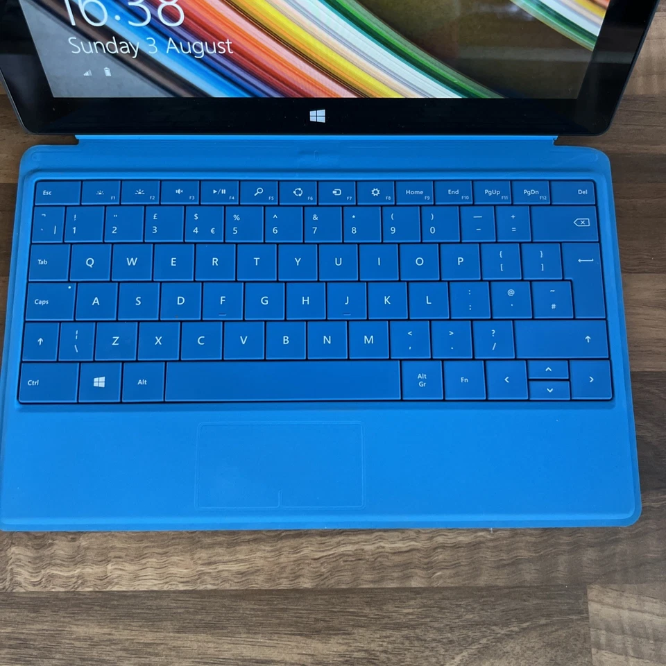 Microsoft Surface RT 32gb 1.3GHz 2GB Memory - Image 2 of 4