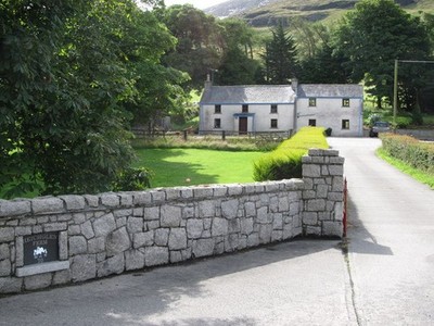 Photo 12x8 Heighglen Ferm on Trassey Road Kilcoo This is a historical farm c2017