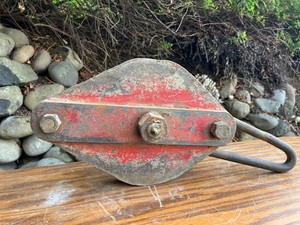 VINTAGE Heavy-Duty 50lb Logging Snatch Block Pulley  10" Wheel, 16.5" Industrial