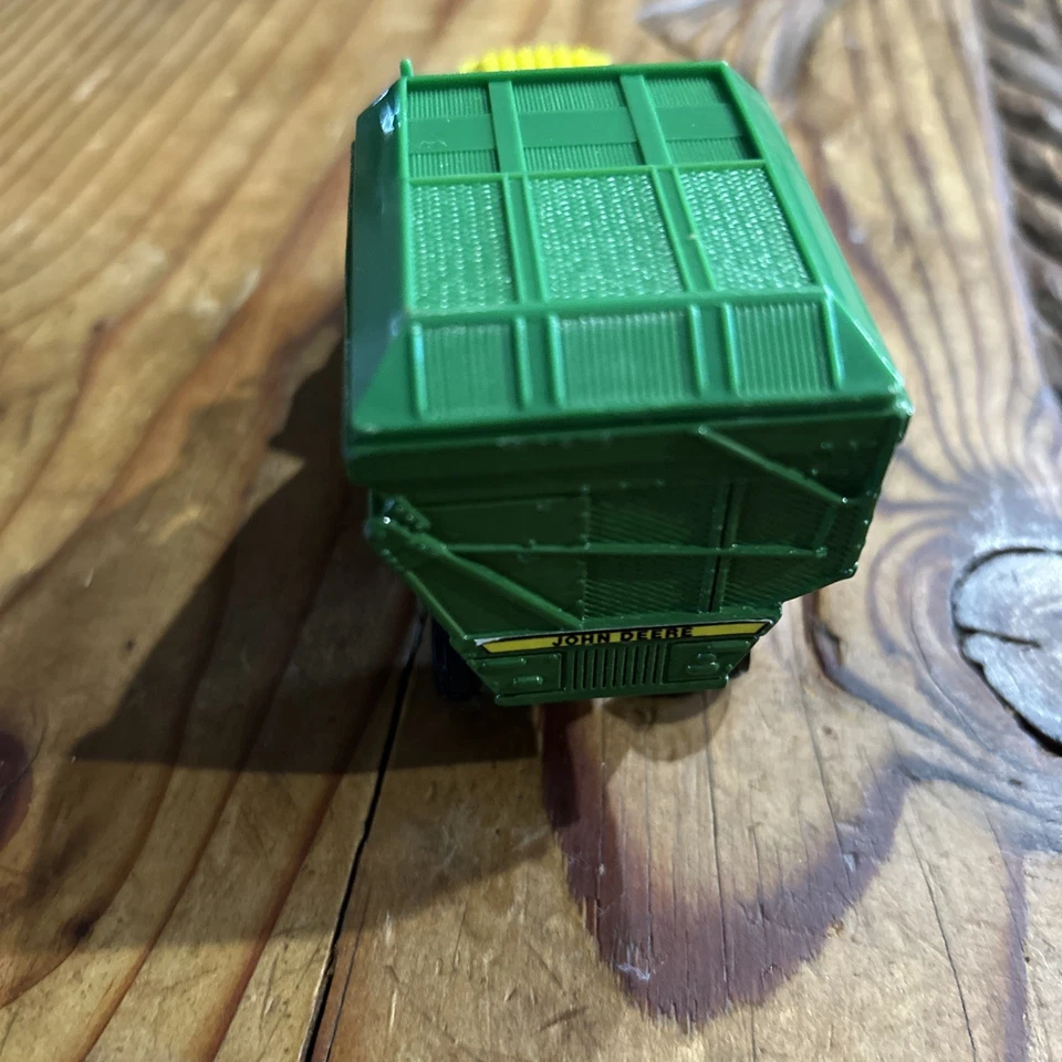 ERTL John Deere Cotton Picker Combine, Green, 1/64 Great condition - Image 4 of 4