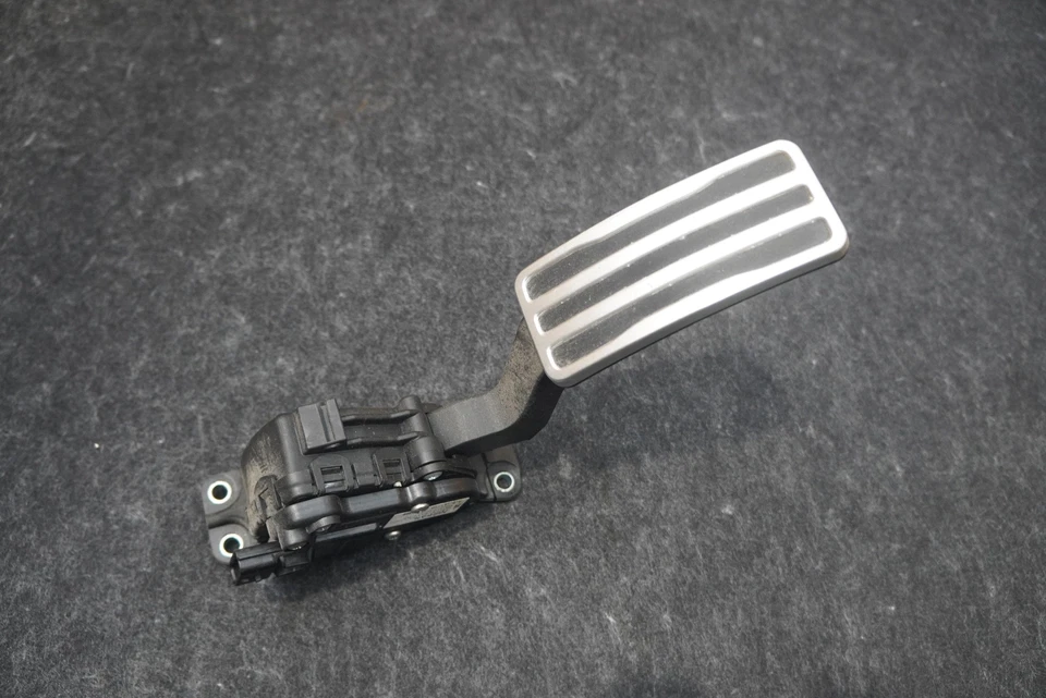 Gas Pedal Accelerator Throttle Sensor 18002JF10A OEM Nissan GT-R 2009-21 - Image 2 of 4