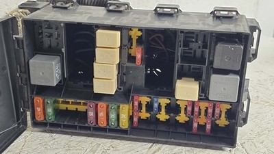 2000-2005 Ford Focus Engine Fuse Box Assembly 98AG-14A142-AC