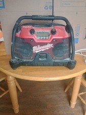 Milwaukee Job Site Radio Cat No: 49-24-0200 - Powers on works