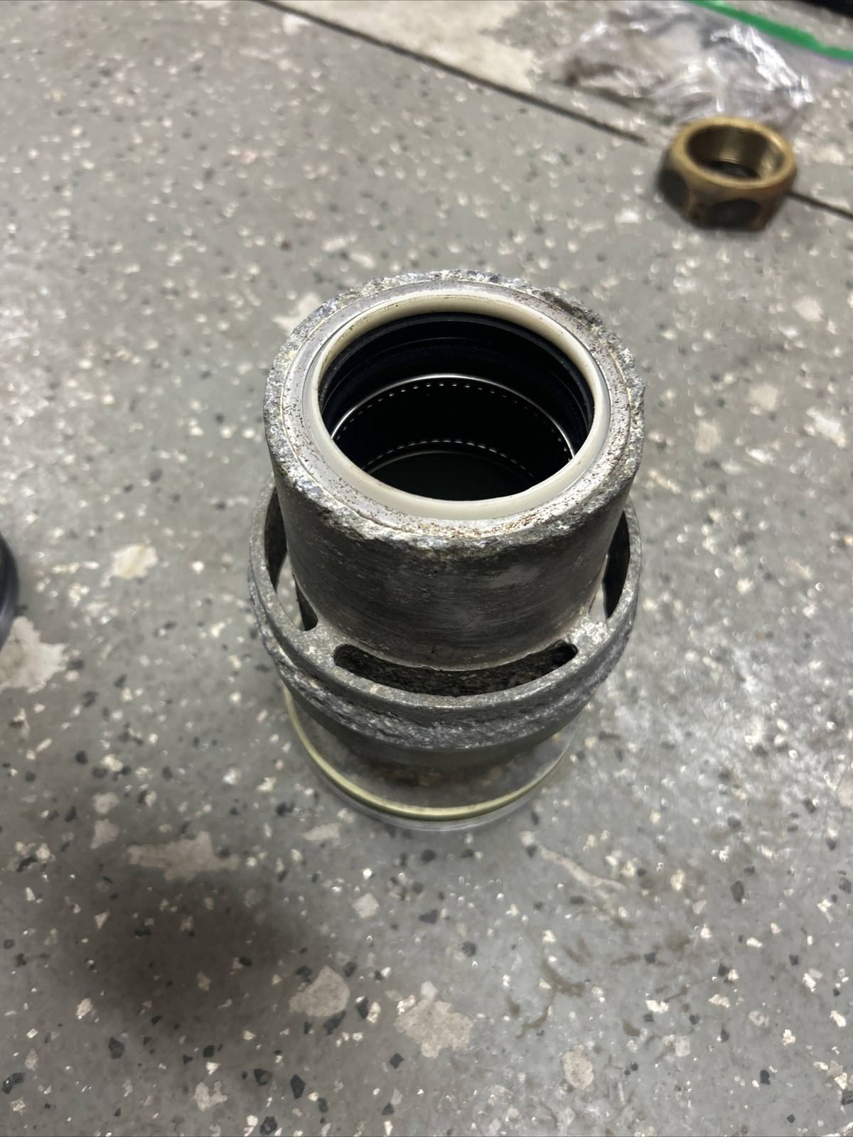 Mercury Mercruiser Sterndrive Bravo 3 Prop Shaft Bearing Carrier 865876