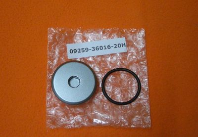 Schraube  Motordeckel links original SUZUKI  DR 250 350 650 800 DR-Z400 SV 1000