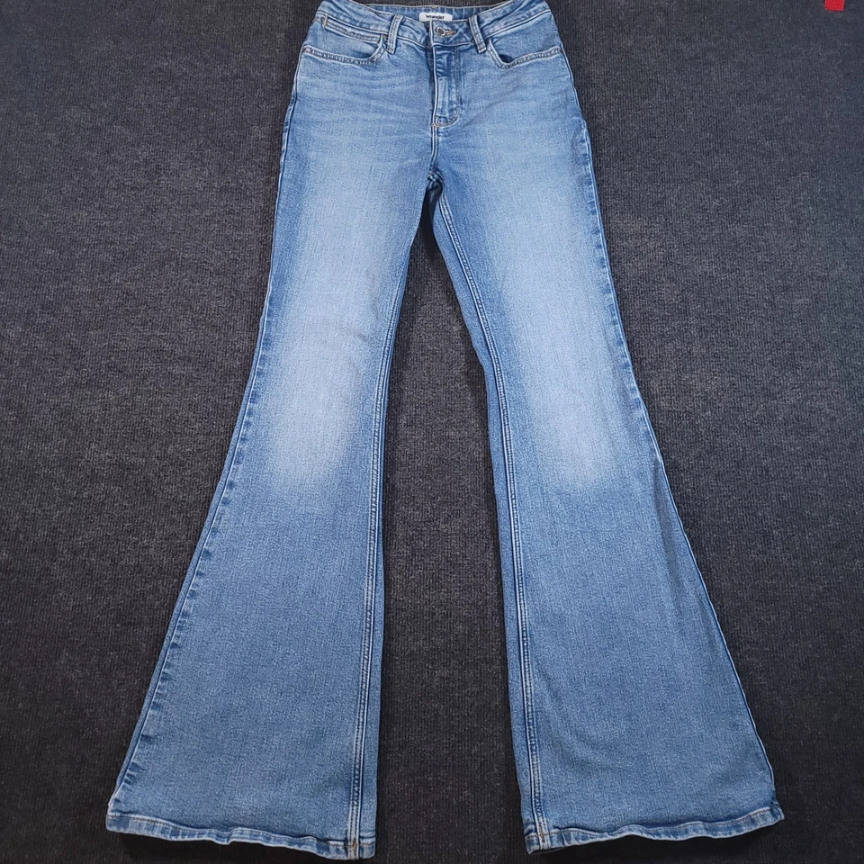 Pantalones de mezclilla elásticos Wrangler tiro alto acampanados lavado claro talla 24x34 Foto 2 de 4