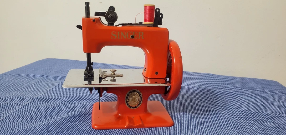 SINGER Child-sized Sewing Machine Collectible Sewing Machines for