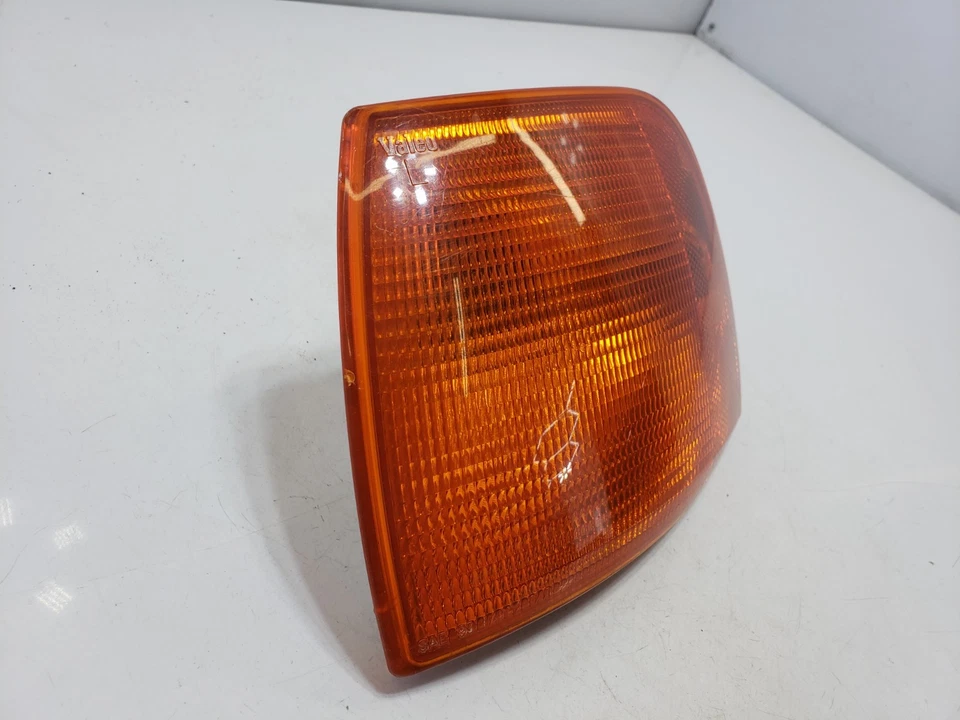 ✅ 99-03 OEM Volkswagen Eurovan GLS Front Left Driver Side Turn Signal Repeater - Image 2 of 4