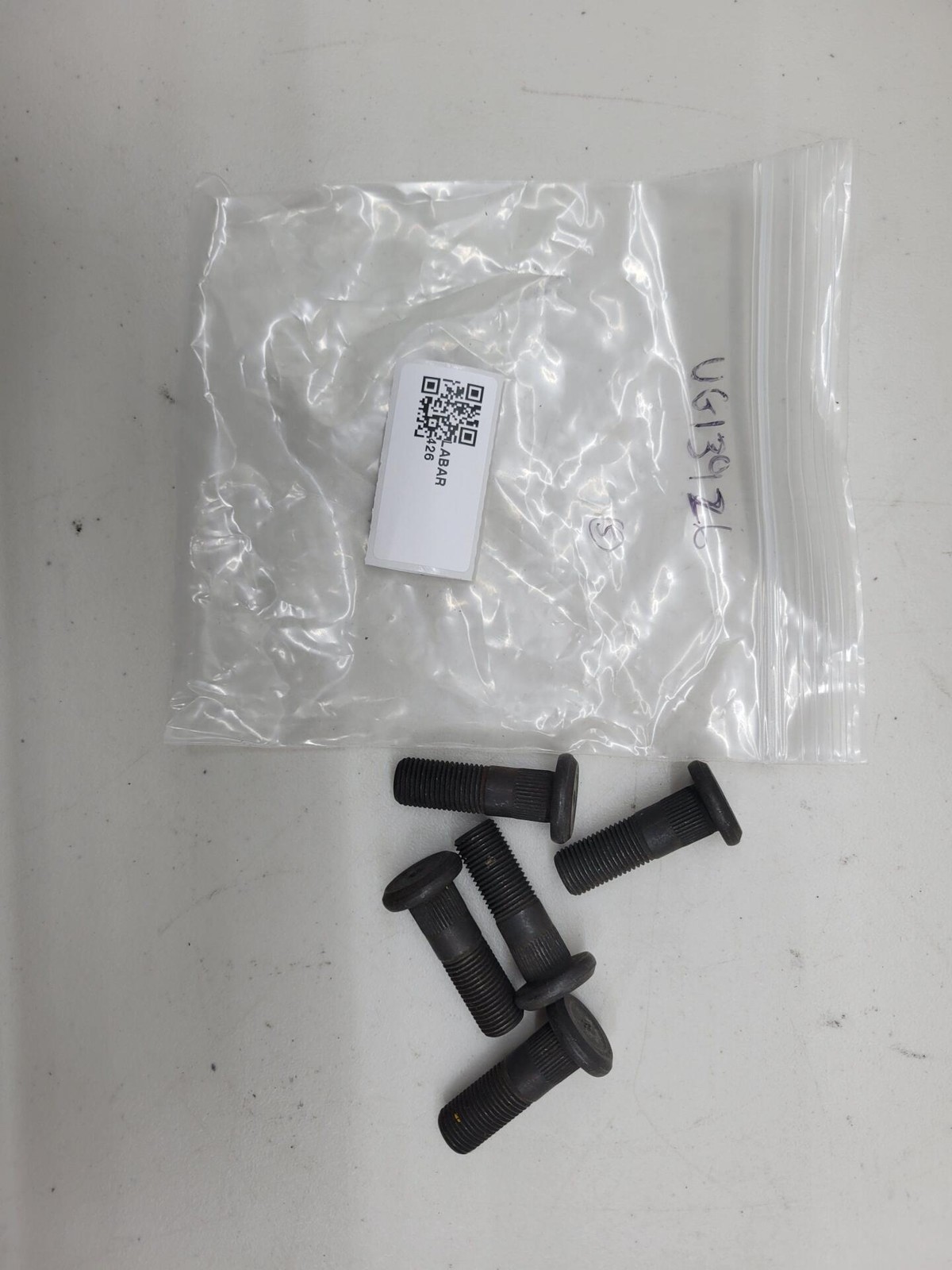 Rolls Royce / Bentley RIGHT HAND WHEEL STUD UG13926