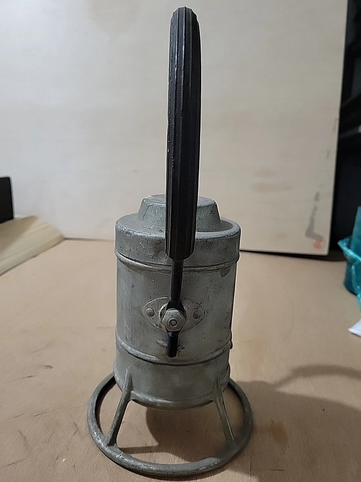 RARE ANTIQUE "ARMSPEAR MFG. CO." RAILROAD LANTERN, N.Y.  USES BATTERIES - Image 2 of 4