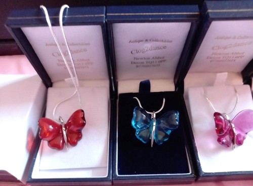 CIONDOLO LALIQUE FARFALLA BLU FUCSIA, ROSA, TRASPARENTE E CRISTALLO - ECCEZIONALE - Foto 5 di 9