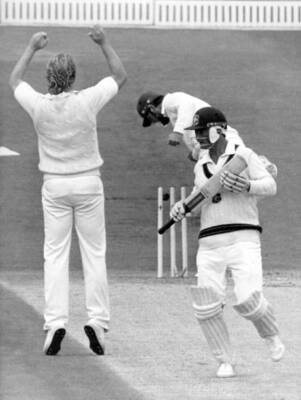Australian batsman Andrew Hilditch just makes it to the cr - 1985 Cricket Photo