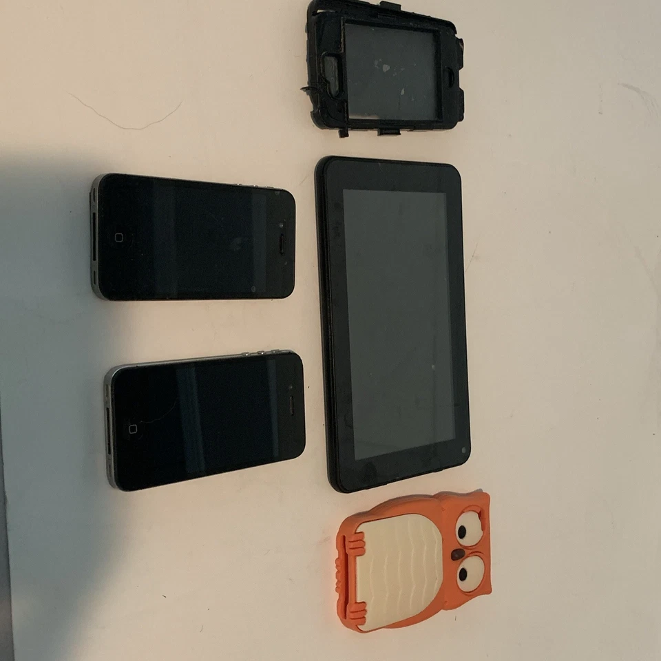 Lote de 2 iPhones 4s y Tablet RCA Foto 2 de 4