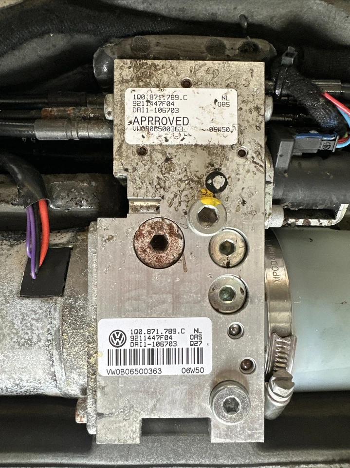 2007-2016 VOLKSWAGEN EOS CONVERTIBLE TOP HYDRAULIC MOTOR LIFT PUMP OEM 1Q0871789 - Image 2 of 4