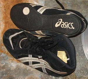 asics wrestling shoes uk