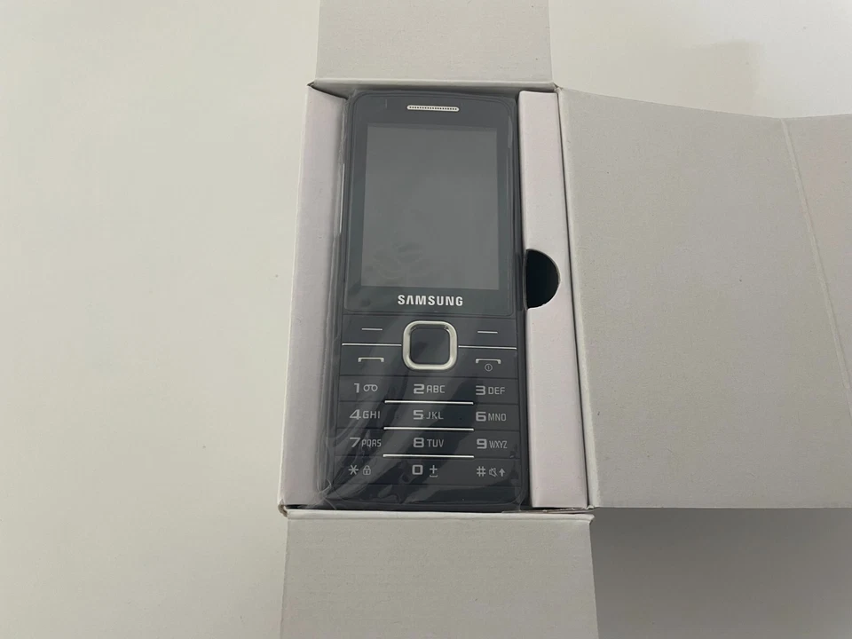 BRAND NEW SAMSUNG GT-S5611 SIM FREE PHONE - BLUETOOTH - 5MP CAMERA - 3G - RADIO - Image 4 of 4