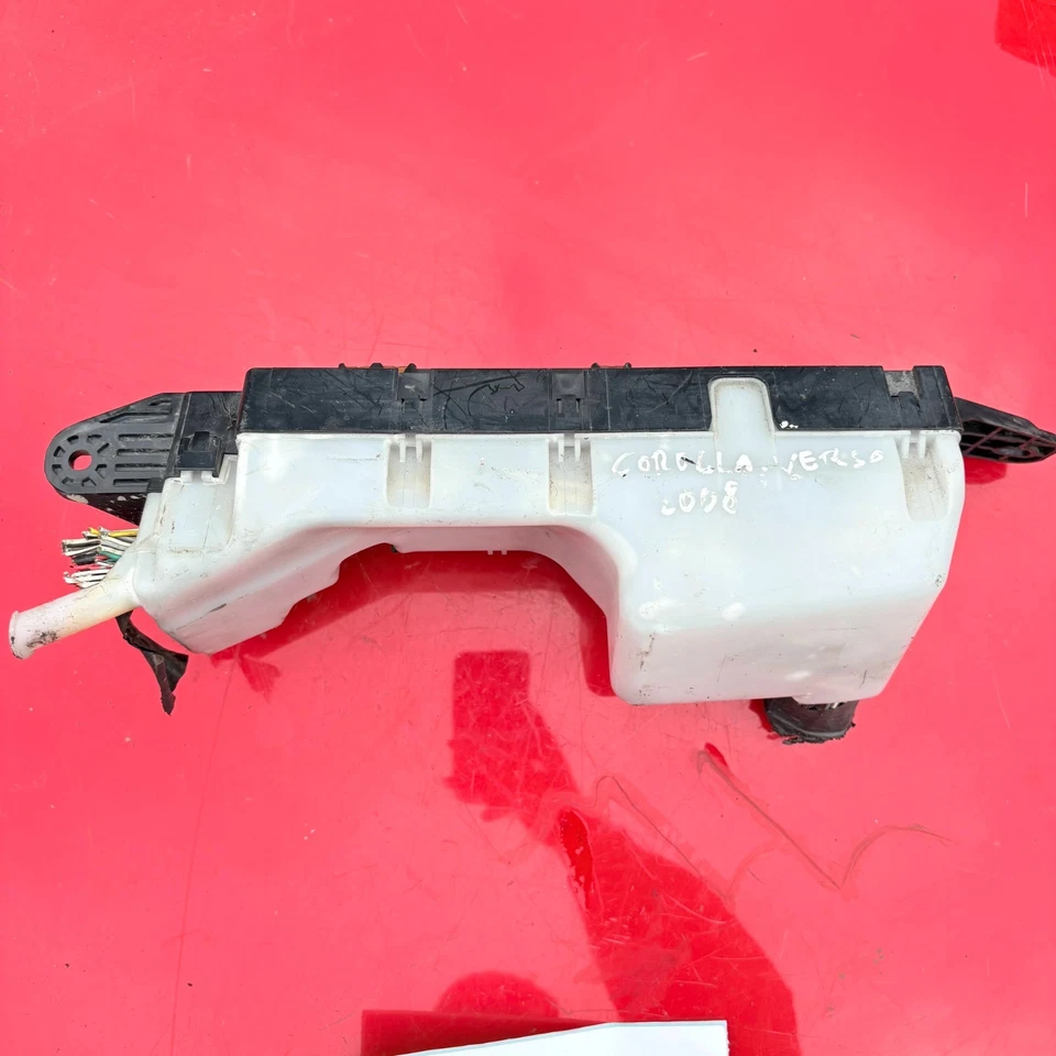 TOYOTA Corolla Verso 2008 Fuse Box - Image 2 of 4