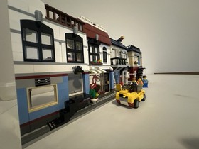 LEGO CREATOR: Bike Shop & Cafe (31026) 100% Complete