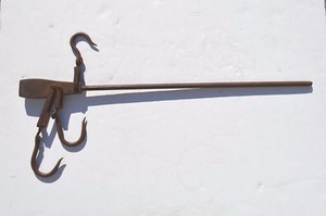 EARLY PRIMITIVE SQUARE HEAD CAST IRON HANGING STORE/FARM/MEAT SCALE 70LB I.W
