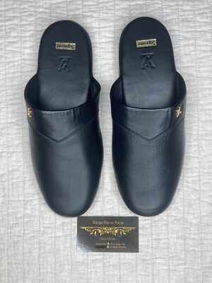 Supreme x Louis Vuitton Hugh Slippers \'Black\' 

Size 5 Supreme x Louis Vuitton Hugh Slippers  main image 3
