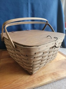 Retired 1982 Longaberger Medium Picnic Basket Hinged Lid Swing Handles
