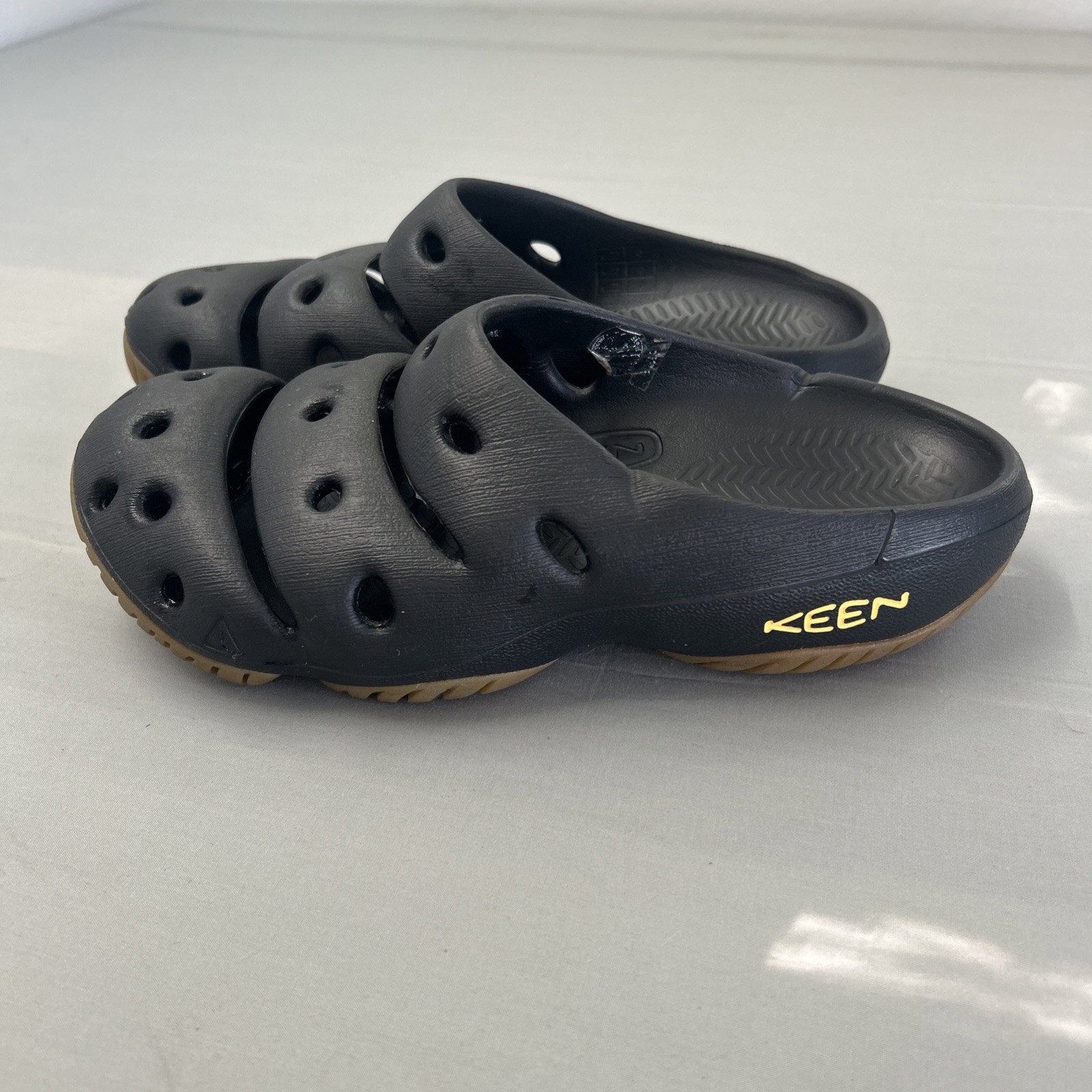 Keen Sandalo Uomo Taglia 9 Yogui Arts Zoccoli Slip On Scarpa Nera