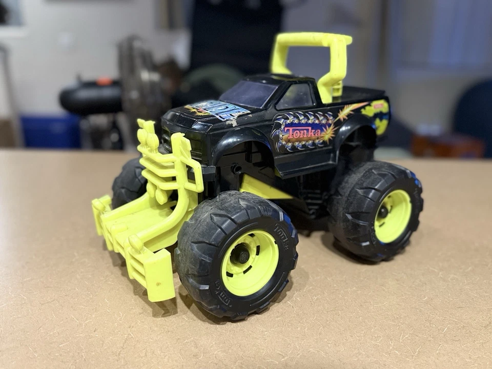 1993 TONKA CHAINSAW Steel Monster Truck Pull Cord Neon VTG Rare TESTED - WORKS - Image 3 of 4